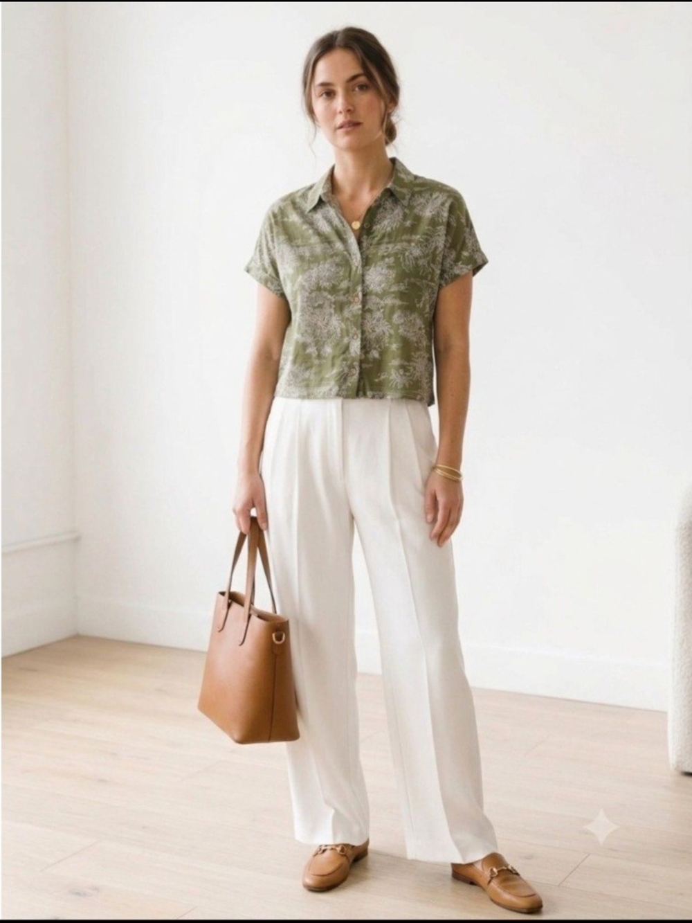 Joi De Vibre Olive Green Button-Front Tropical Print Crop Shirt. Size S